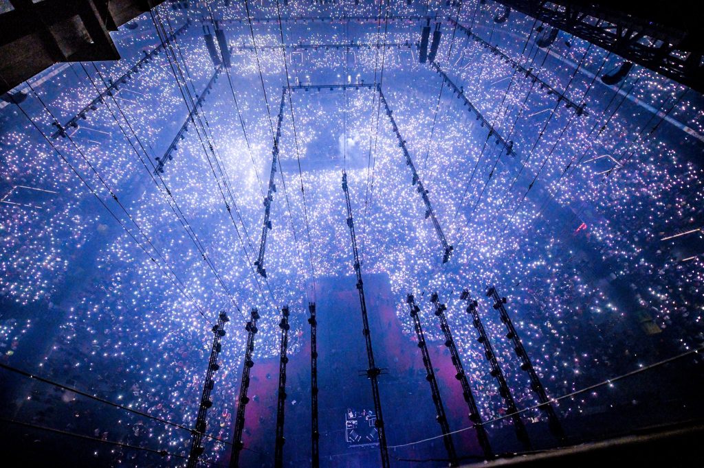 Le concert de DJ Snake vu du grill technique de Paris La Défense Arena