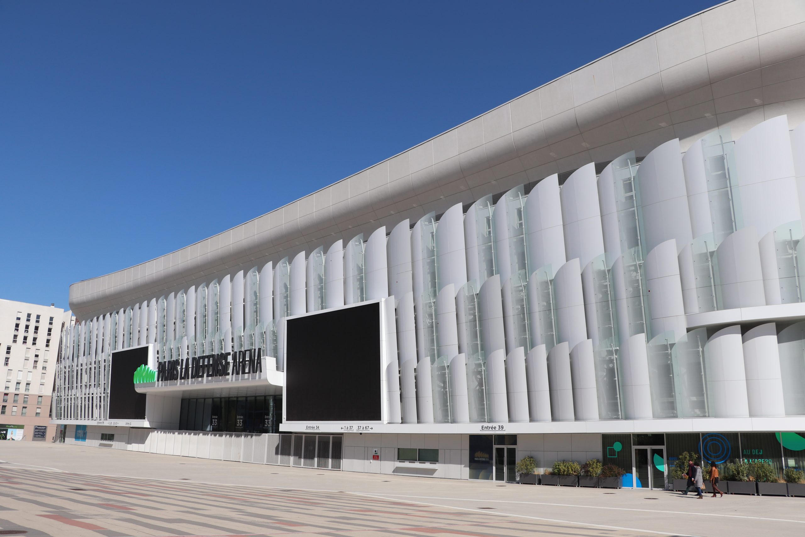 LE PRÉFET INAUGURE LE CENTRE DE VACCINATION PARIS LA DÉFENSE ARENA