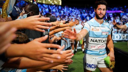 Maxime Machenaud fête la victoire avec le public de Paris La Défense Arena