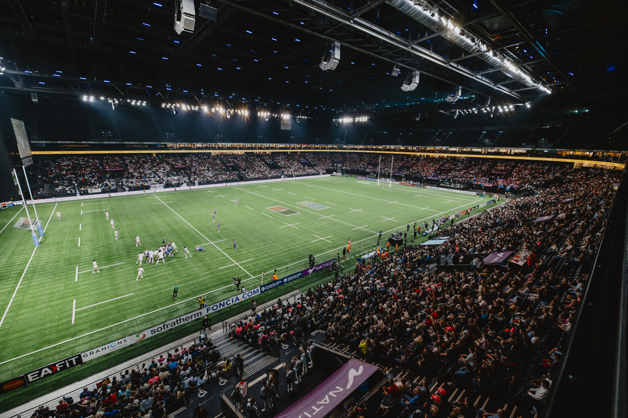 Photo de la vue du terrain et des tribunes depuis les gradins hauts lors de Racing 92 Stade Français