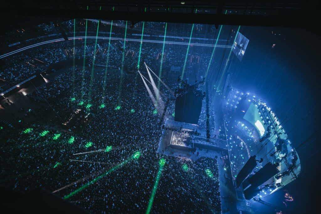 Photo de la fosse d'un concert à Paris La Défense Arena