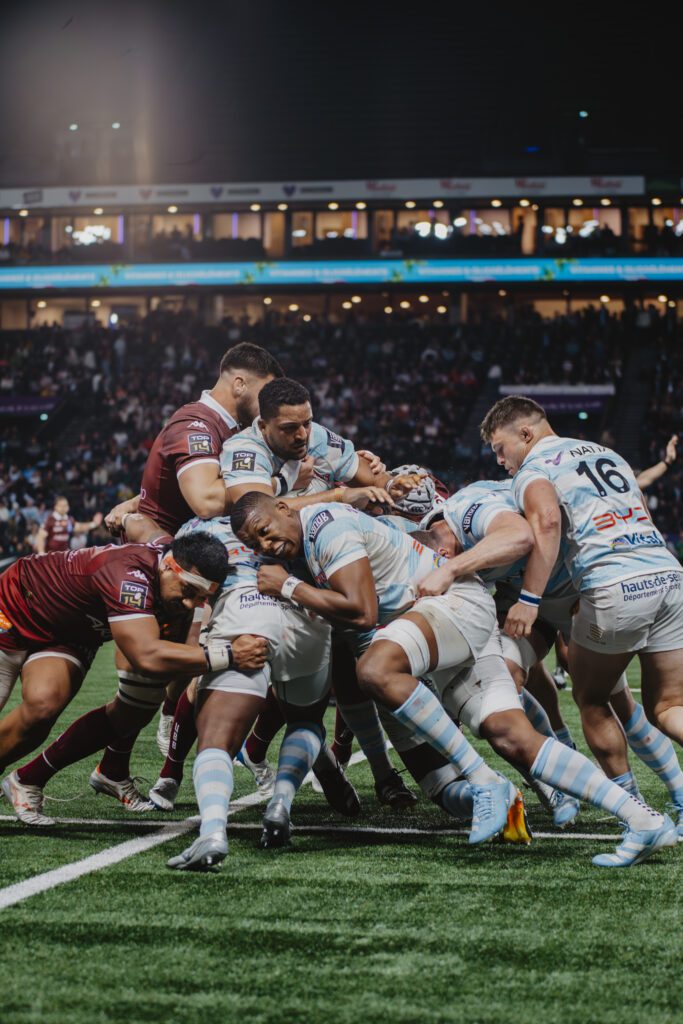 retombée de touche pour le racing face à l'ubb en close up sur le terrain