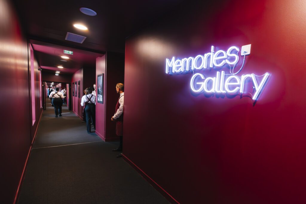 Couloir des Loges Memories gallery Paris la défense arena