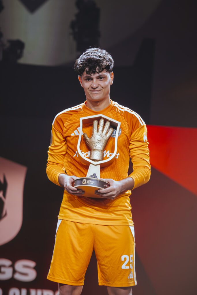 gant d'or trophée gardien de but