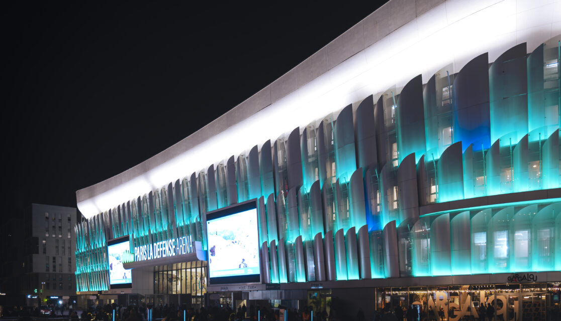 Paris La défense arena écailles en bleu