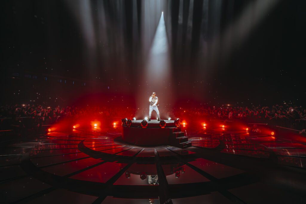 Scène centrale Hamza Paris La Défense Arena