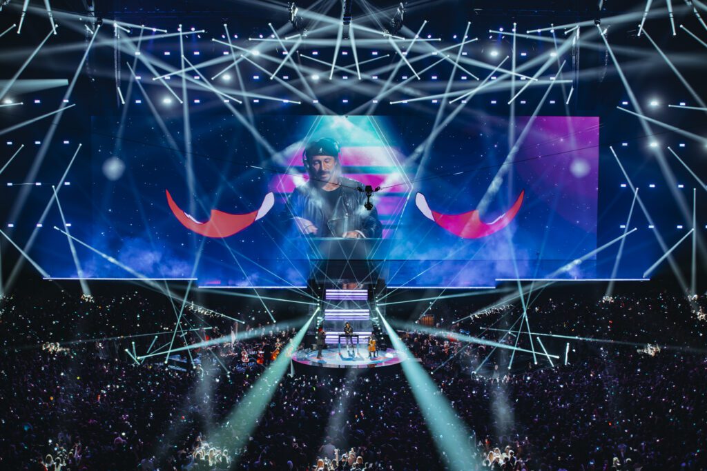 Le Gala des Pièces jaunes Paris La Défense Arena scène large lasers