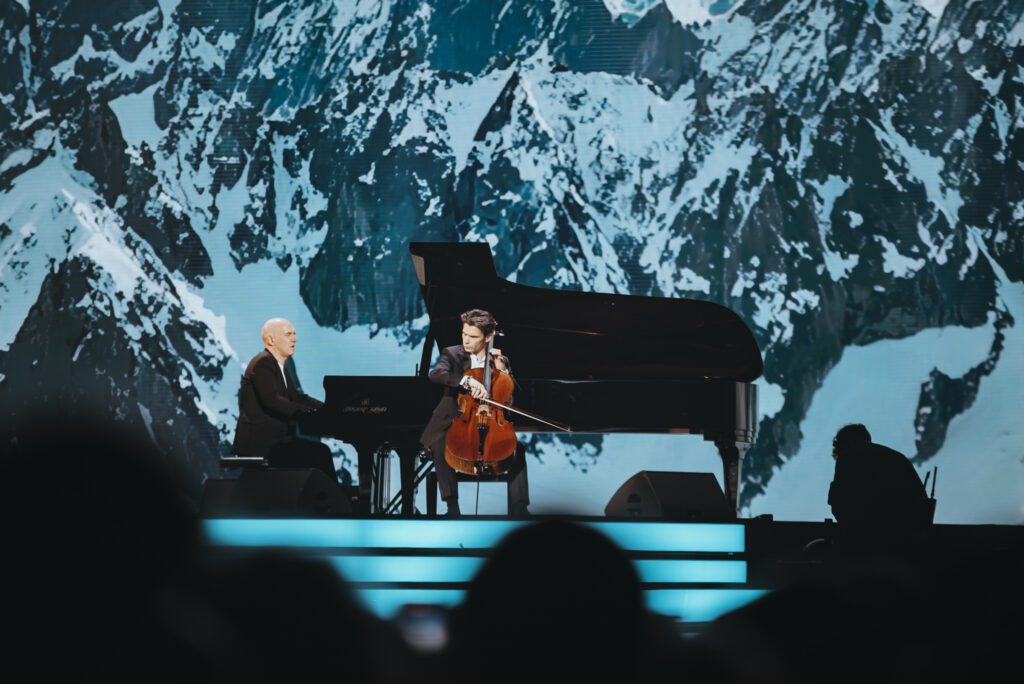 paris la défense arena gala des pièces jaunes plan contrebasse capuçon scène principale