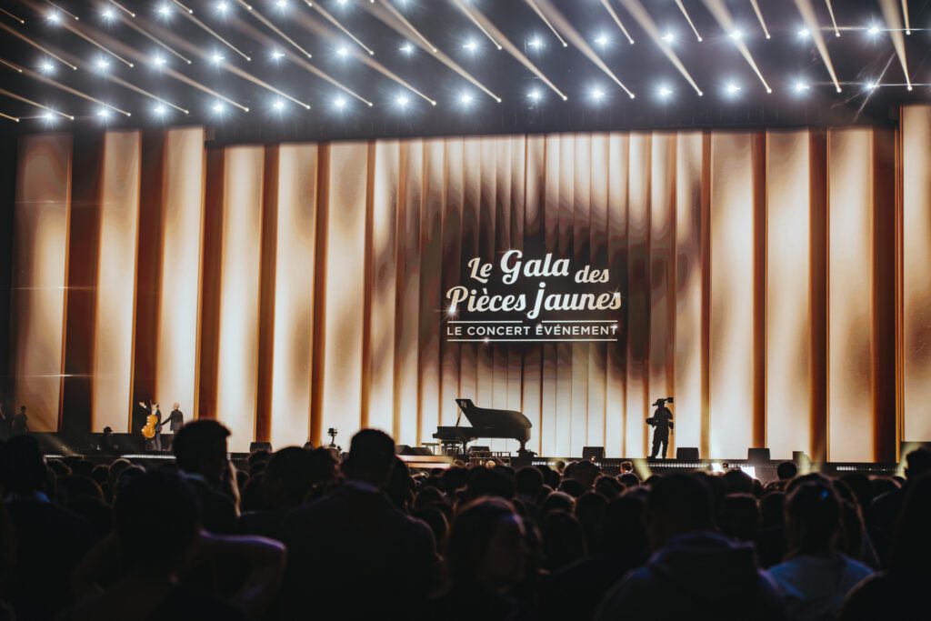 paris la défense arena gala des pièces jaunes plan contrebasse capuçon scène principale bruniashvili