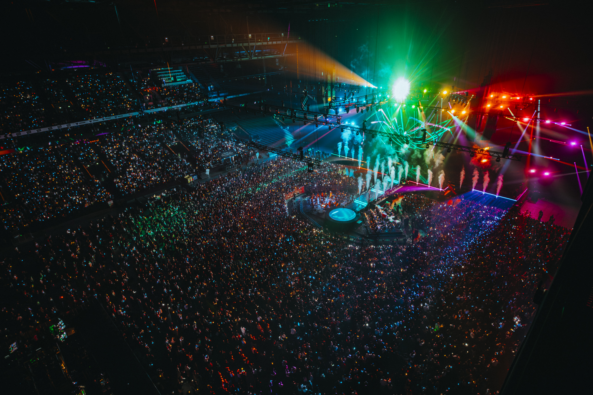 Le Gala des Pièces jaunes Paris La Défense Arena scène large vue gril lasers