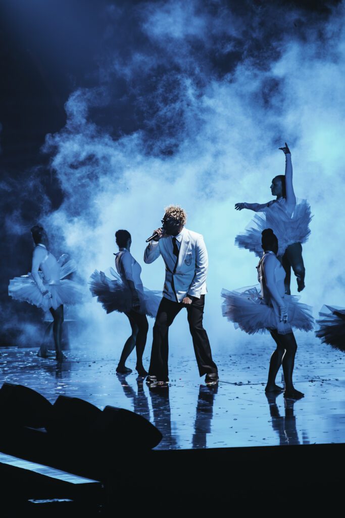 Le Gala des Pièces jaunes Paris La Défense Arena serré scène future danseuses