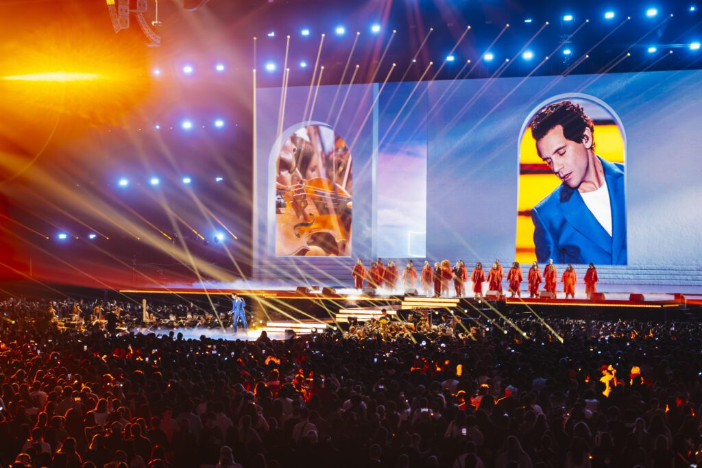 Le Gala des Pièces jaunes Paris La Défense Arena scène large vue scène mika