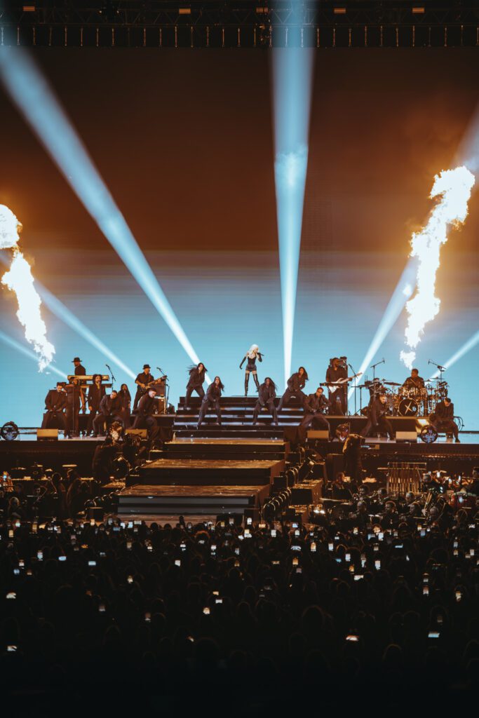 Le Gala des Pièces jaunes Paris La Défense Arena scène serrée Stray Kids mur nord pyro