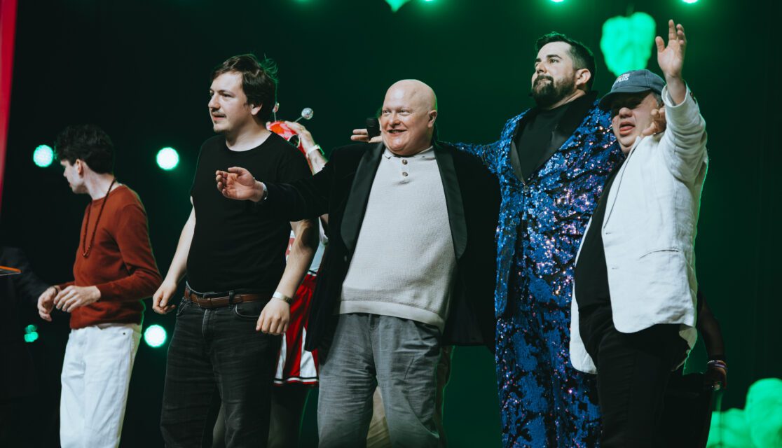 Acteurs "Un petit truc en plus" sur le spectacle d'Artus